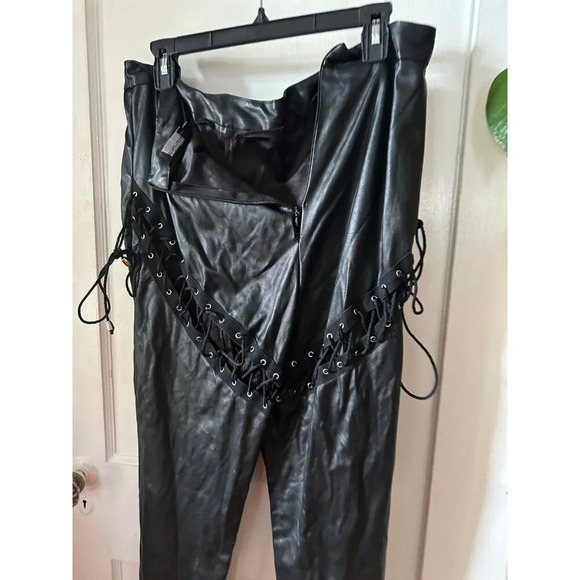 Pretty Little Thing women’s size 10 black Pants - Picture 5 of 8